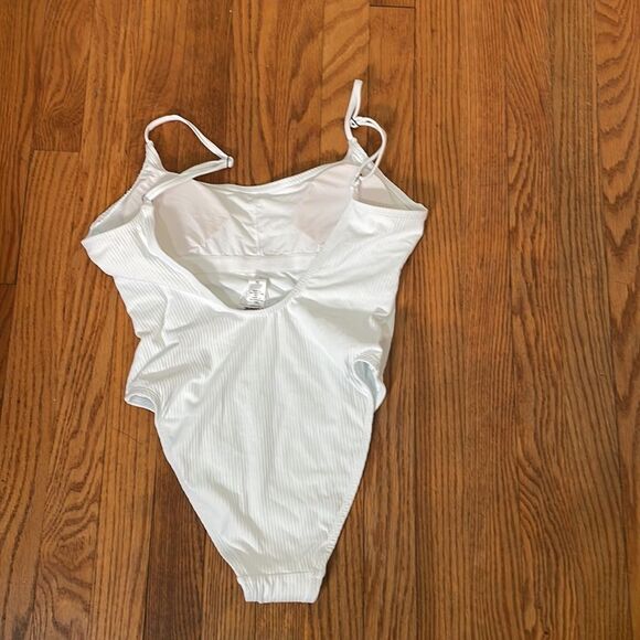 Andie Swim The Laguna One Piece Swimsuit White Rib size L NWT - Picture 3 of 6